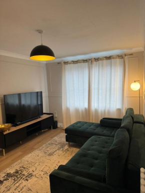 Stylish Home 5 Mins to City Center
